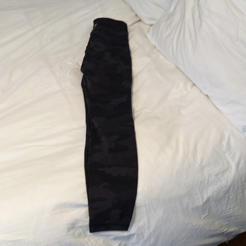 Lululemon Invigorate HR Tight - Picture 5 of 9